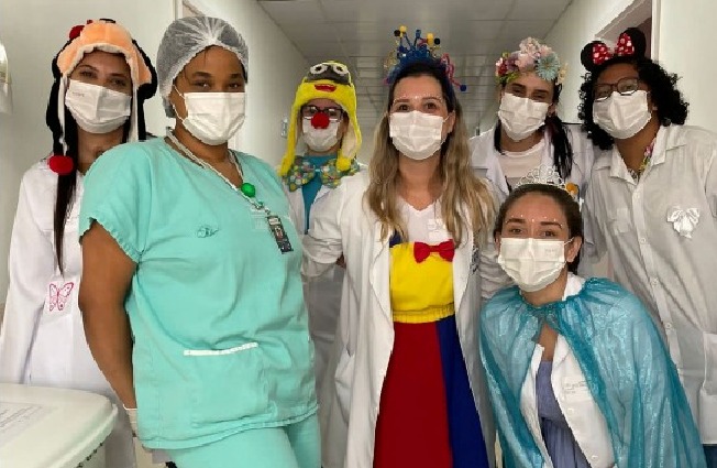 Pacientes do Hospital Estadual de Itumbiara recebem visita do Grupo Alegria